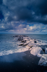 rocks and sea waves on the rocks, seascape. mare rocce e onde sugli scogli, panorama marino