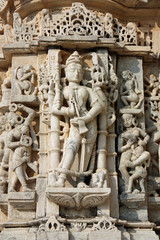 Fototapeta na wymiar Bas-relief au temple jaïn de Ranakpur au Rajasthan, Inde