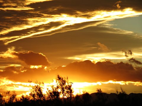 Atardecer, con nubes espectaculares / Sunset with dramatic clouds