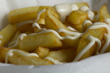 Patate fritte con maionese