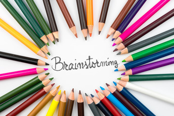 Colouring pencils in circle arrangement with message Brainstorming