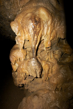 Tropfsteinh&ouml;hle