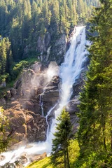 Gordijnen De Krimml-waterval is de hoogste waterval van Oostenrijk. Rondom het wandelpad bevinden zich verschillende uitkijkplatforms. © daliu