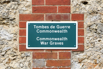 Commonweatlth war Graves. Tombes de guerre Commonwealth. Cimetire militaire Franais comprenant 328 tombes de ColumŽriens, d'Anglais, Hollandais et d'Africains morts pour la France en 1914-1918.