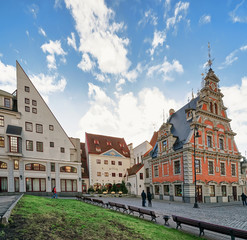 Fototapeta na wymiar People on Town hall square and House of Blackheads Riga