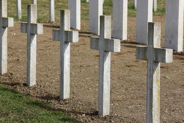 Commonweatlth war Graves. Tombes de guerre Commonwealth. Cimetire militaire Franais comprenant 328 tombes de ColumŽriens, d'Anglais, Hollandais et d'Africains morts pour la France en 1914-1918.