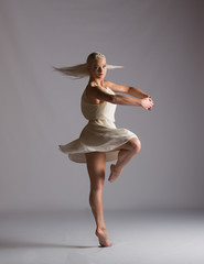 Beautiful Blonde Contemporary Dancer - Spin