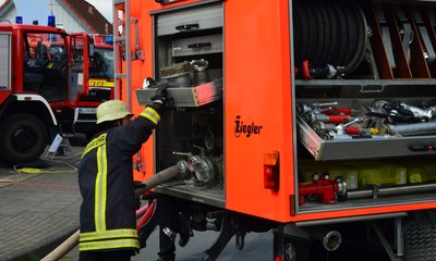 Feuerwehr Bielefeld, roter LKW