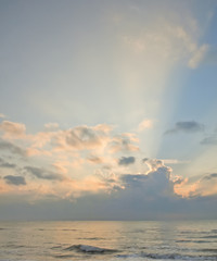 Fototapeta na wymiar sunrise at the sea