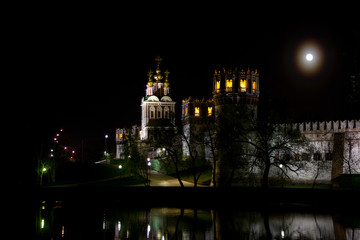 Fototapeta na wymiar Novodevichy convent in Moscow at night