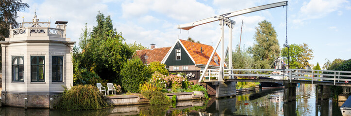 Zugbrücke über eine Gracht in Edam, Niederlande