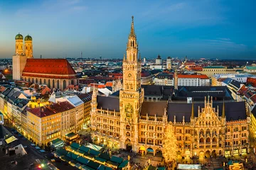 Marienplatz and Weihnachtsmarkt in München © Mapics
