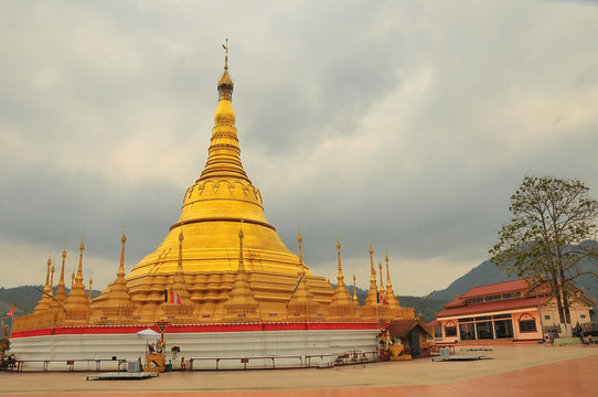 Tachileik Shwedagon Pagoda, Tachileik, Myanmar
