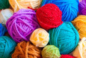 Many colorful wool clews