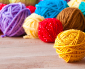 Many colorful wool clews