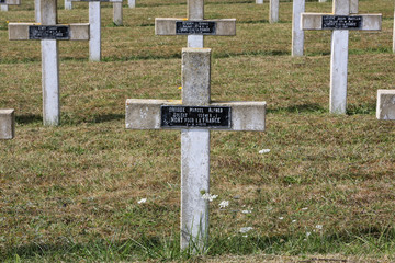 Commonweatlth war Graves. Tombes de guerre Commonwealth. Cimetire militaire Franais comprenant 328 tombes de ColumŽriens, d'Anglais, Hollandais et d'Africains morts pour la France en 1914-1918.