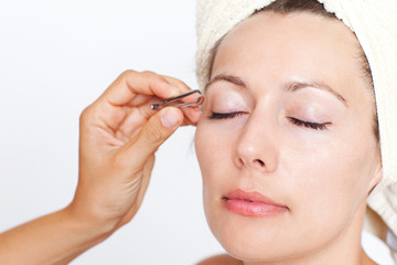 Pain during eyebrows being plucked