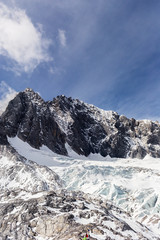 Obraz premium Mountain landscape in Jade Dragon Snow Mountain (Yulong Snow Mountain) located at Lijiang, Yunnan, China.