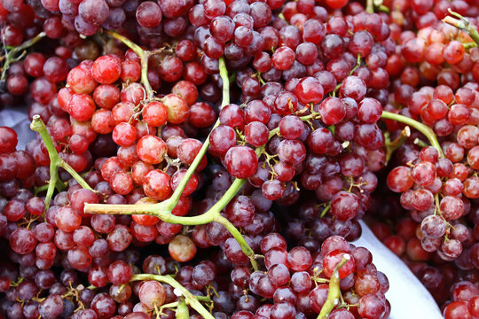 red grape in market
