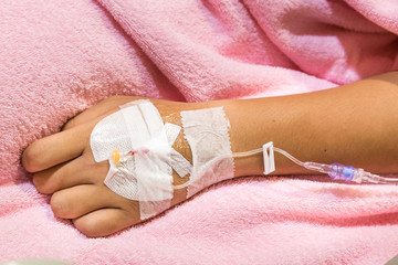 Obraz na płótnie Canvas Patient hand in hospital with saline intravenous iv