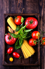 Spaghetti and tomatoes with herbs.