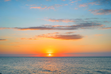 Obraz na płótnie Canvas Sunset in the sea