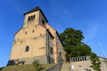 Fototapeta na wymiar St. Peter - Die Grabeskirche der Hl. Lioba