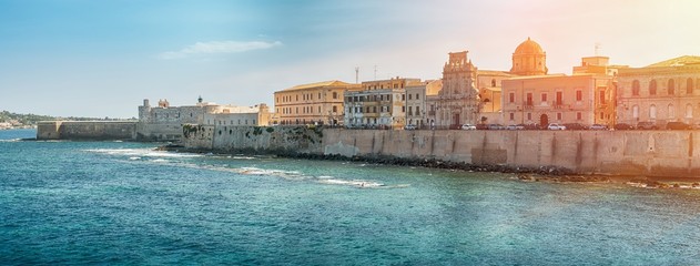Coast of Ortigia island at city of Syracuse, Sicily, Italy - obrazy, fototapety, plakaty