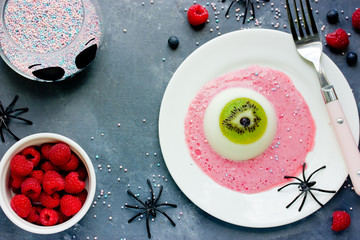 One eye panna cotta with kiwi and raspberry sauce