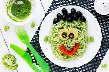 Green monster spaghetti - pasta with green vegetables