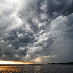 Fototapeta na wymiar Amazing view of thunderstorm clouds above water