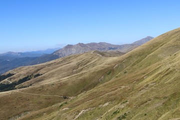 Fototapeta na wymiar catena montuosa dell'appennino, crinale Tosco Emiliano, settembre 2016