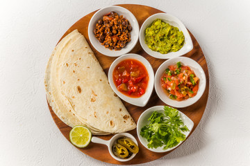 タコスセット　メキシコのグルメ　Mexican food tacos