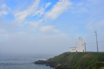 Fototapeta na wymiar 海に臨む納沙布岬灯台
