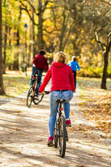 Fototapeta na wymiar Healthy lifestyle - people riding bicycles in city park 