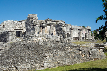 Fototapeta na wymiar Mayan pyramid, Tulum, Mexico