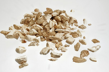 getrocknete gehackte Kalmuswurzel