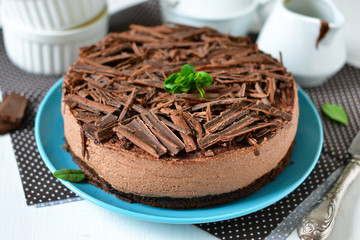 Chocolate cheesecake with mascarpone, chocolate biscuit and gana