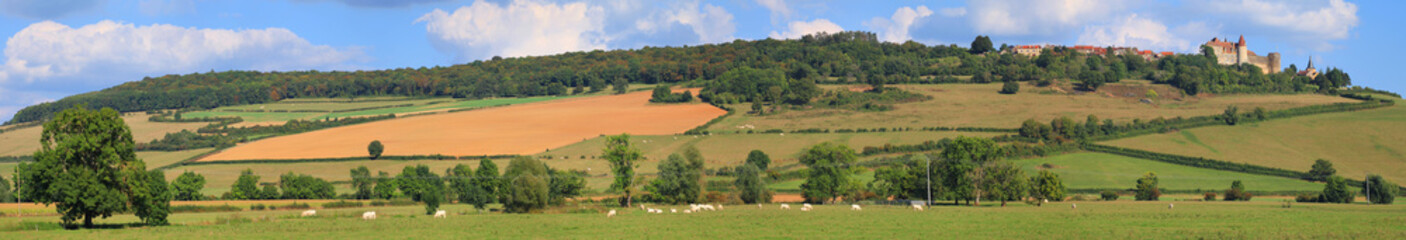 La campagne bourguignonne près de Châteneuf en auxois, Côtes-d'or, 