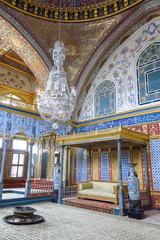 Beautifully decorated vintage audience hall of Sultan at Topkapi palace in Istanbul, Turkey © Toniflap