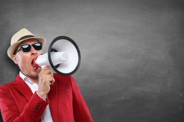 Mann mi Megafon / Angebote / Sale