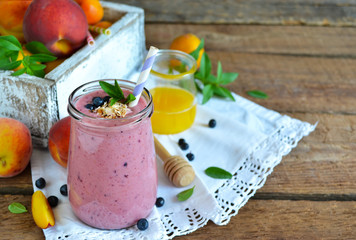 Smoothie of peach, banana and blueberries with oats 