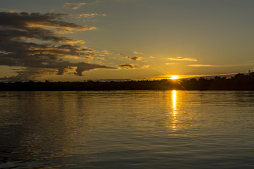 アマゾン川の夕景