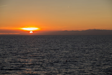 Obraz premium Scenic view of beautiful sunset above the sea