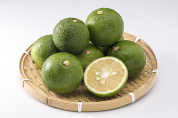 笊にもったカボス