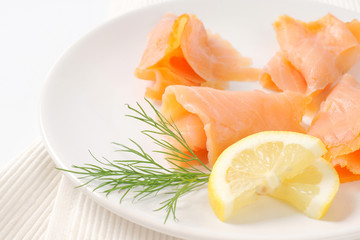 Smoked salmon slices