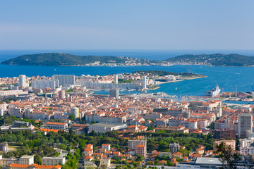 Toulon in a spring morning - 121833643