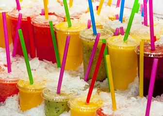 Photo sur Plexiglas Milk-shake smoothies isolated shake drink fruit