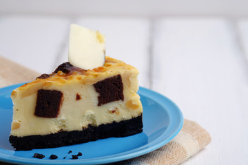 Cheesecake with brownie.