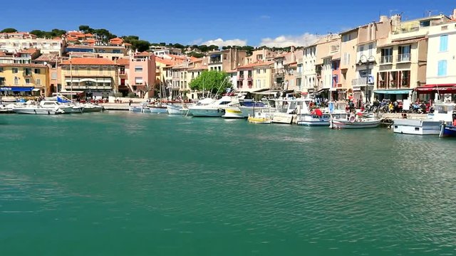 Maisons sur le port de Cassis